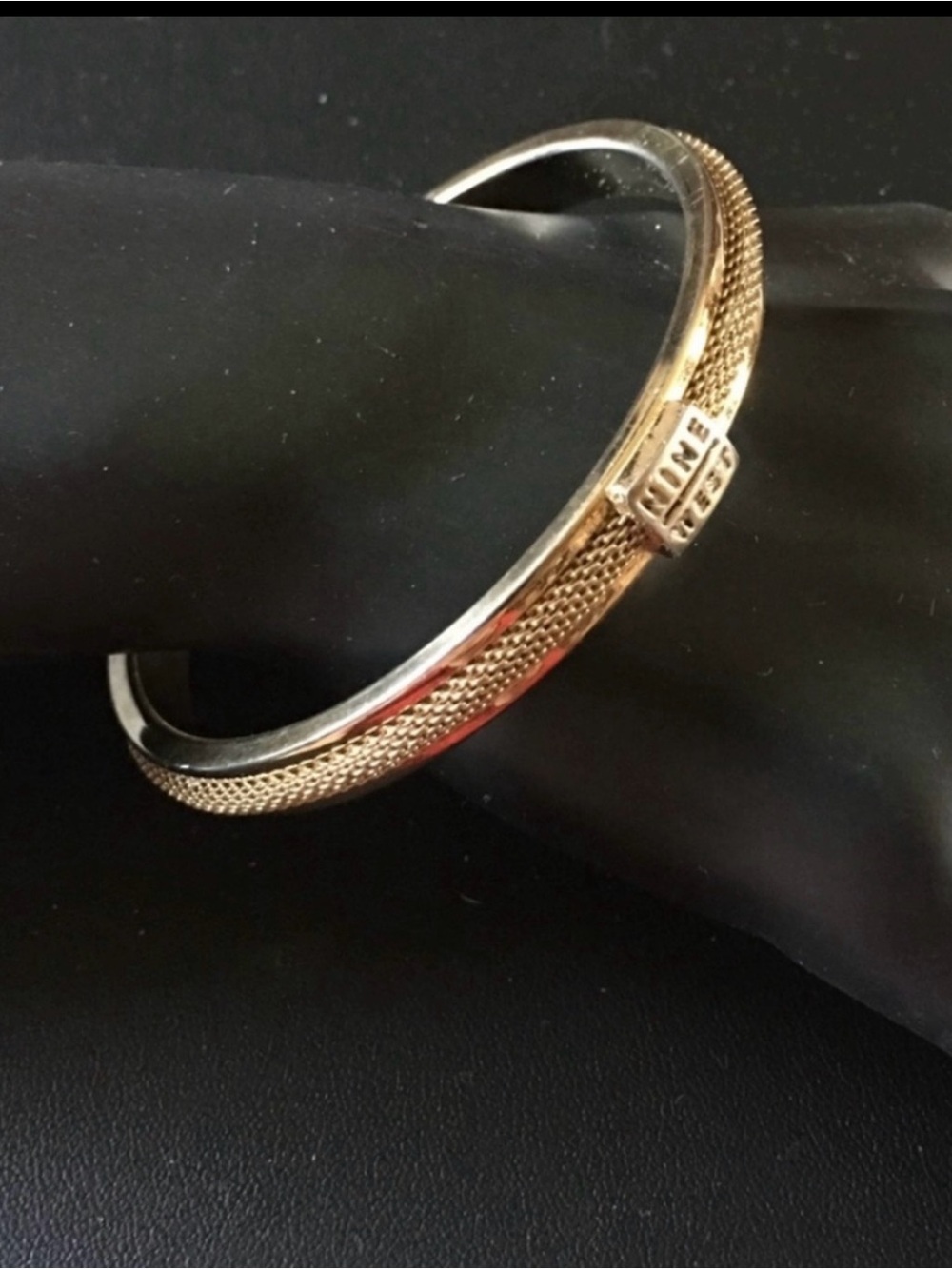 Stylish Chic Vintage Nine West Gold Tone Bangle Bracelet